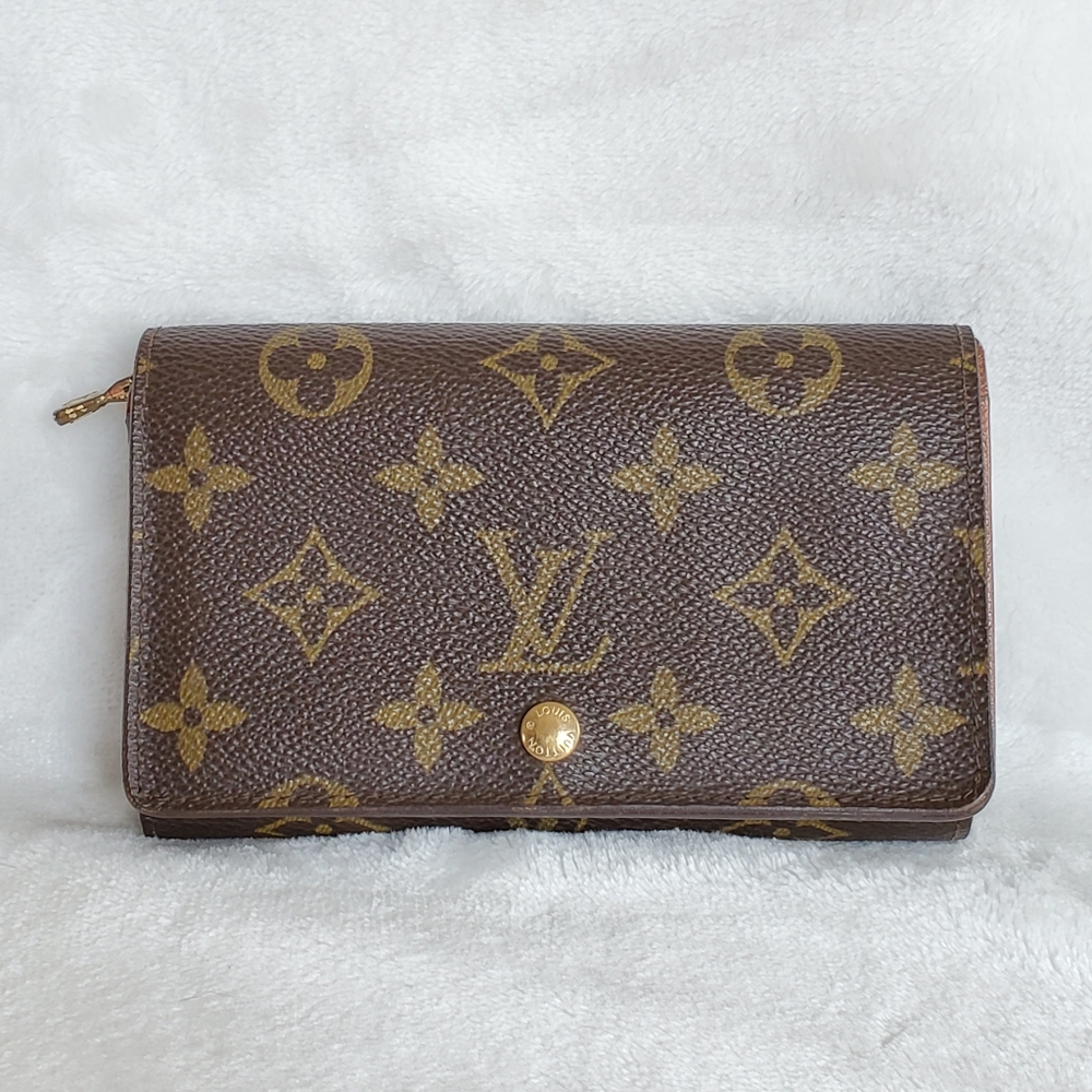 Louis Vuitton Small wallet